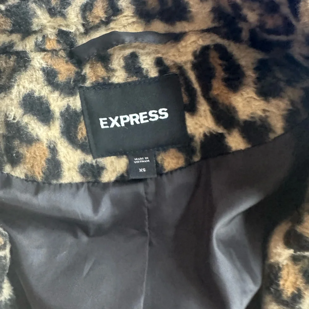 Express XS Leopard Print Teddy Button Coat - Picture 3 of 8